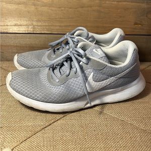 Nike Women’s Running Shoes Grey White Size 9.5